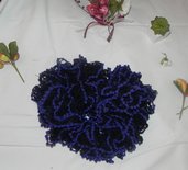 Sciarpa handmade filato volant nero con piccoli pon pon blu elettrico