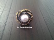 Anello con bottone vintage anni '50/'60  in metallo brunito e perla