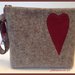 Pochette in lana cotta con cuore di panno bordò