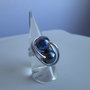 Anello in alluminio naturale con sfere blu cangiante
