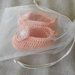 Scarpine bambina, rosa salmone con fiore crochet, idea regalo.