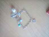 Bracciale catena con charm a cuore e perle colorate tema azzurro