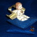 idea regalo utile Natale punta spilli artigianale blu con angelo ceramica