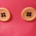orecchini a bottone rosa