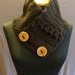 Scaldacollo in lana marrone con bottoni in legno