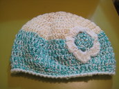 Cappello lana verde e panna per bambina