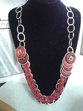 Collana  rossa con cialde e catena