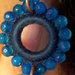 Orecchino pendente con  elementi a cerchio contornato di Perle d' Agata Blu.