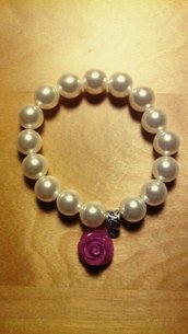 Bracciale di perle bianco con charm