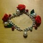 Bracciale con perle, rose e charm