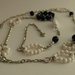 Collana catenella argentata, perle di agata bianca e mezzi cristalli neri e trasparenti 