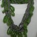 Sciarpa collana  realizzata ad uncinetto con anelli-fiori in verde