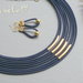 collana tessile e orecchini, colori: blu , oro