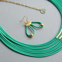 collana tessile e orecchini, colori: verde , oro