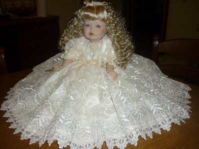 bambole di porcellana vestite da sposa