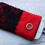 Custodia in tessuto imbottita per smartphone Pizzo rosso e nero con tasca 100% fatta a mano - prodotto solidale in aiuto di animali abbandonati