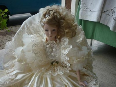 bambole vestite da sposa