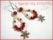 Orecchini Natale "Fiocchi di neve rosso oro" perle charm idea regalo per lei bijoux natalizi