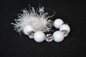 Bracciale elastico con perle bianche e fiocco di neve