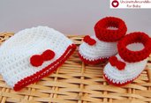 Scarpette boot + cappellino per bimbi in bianco  e rosso con fiocchetto