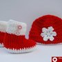 Scarpette boot + cappellino per bimbi in rosso e bianco con fiocco neve e bottoncini