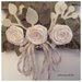 Albero decorato in lana cotta con tre rose avorio