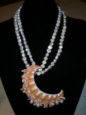 collana di perle a due fili con importante centrale 
