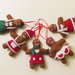 Biscotto di pandi zenzero per un dolce Natale: la decorazione natalizia in feltro per l'albero!
