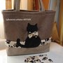 2 PZ. BORSA + BUSTINA PORTATRUCCHI IN TESSUTO DECORO GATTO  NERO FATTO A MANO IDEA REGALO 