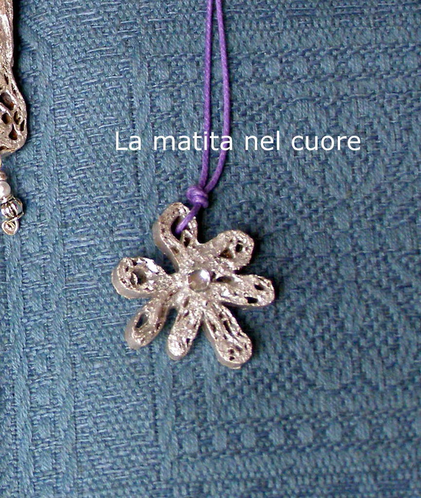 Ciondolo Fiore In Vaso 2D In Argento 925: Il Regalo Perfetto Per Chi Ama Il Giardinaggio E I Gioielli Artigianali!