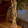 Lampada in legno di edera ad intreccio