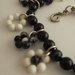 Bracciale di perle di agata nera e bianca con pendenti