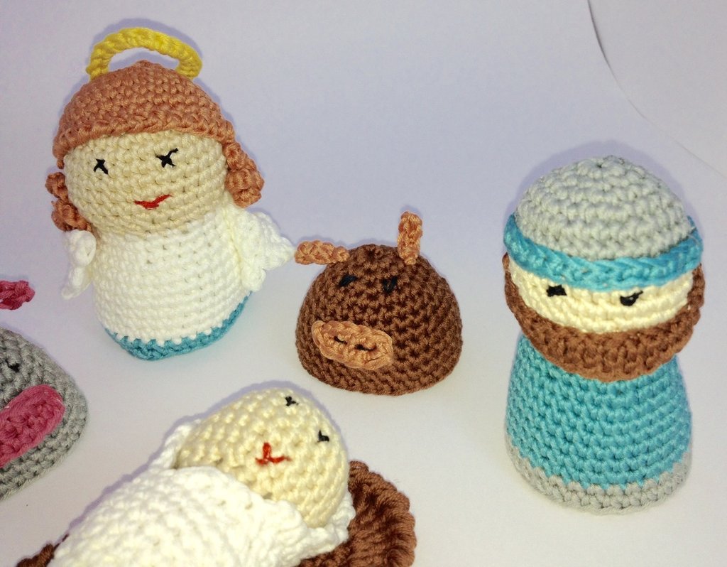 Logbuch-Verlag Piccolo presepe in legno, 20 x 14 cm: decorazioni Natale casa, natività con Maria Giuseppe e Gesù Bambino, set natalizio da tavolo naturale bianco marrone