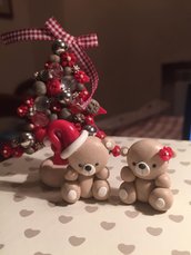 Addobbo natalizio con alberello e orsacchiotti