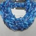 Sciarpa collana fatta a mano con lamè toni dell'azzurro