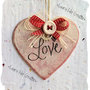 Cuore shabby in legno con scritta Love