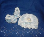 Scarpine e cappellino neonato unisex fatti a mano ferri e uncinetto
