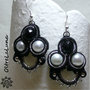 Orecchini neri e argento in soutache con perle e pietra nera sfaccettata