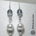 Orecchini pendenti con pietre azzurre, perle, perline e resine