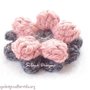 Spilla shabby-chic a fiore in lana realizzata a mano - modello Corolla, collezione Armonie