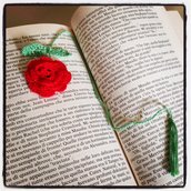 Segnalibro con rosa rossa, fatto a mano all'uncinetto amanti dei libri