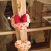Filo di cuori in cotone stampa roselline con fiocco in taffetà di seta rubino