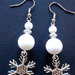 Orecchini Pendenti a con perle grande 12mm Perla spaziatrice in argento tibetano e perla Bianca acriliche di 6mm e pendente a forma di Neve