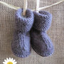 Scarpine neonato fatte a mano in pura lana filatura pettinata color prugna