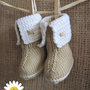 stivaletti neonato in lana merino e seta fatti a mano a maglia e uncinetto