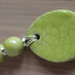 ciondolo ovale in ceramica raku verde acido