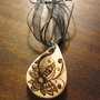 Collana con Ciondolo in legno - Motivo floreale