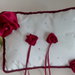 Cuscino fedi in taftà e rose rosse