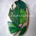 Ciondolo legno foglie verdi sparse dipinto a mano forma ovale