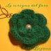 Collana con fiore di lana verde smeraldo e perline